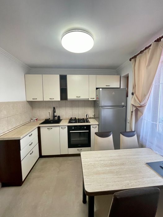 Vând apartament 2 camere  zona Parc Salca