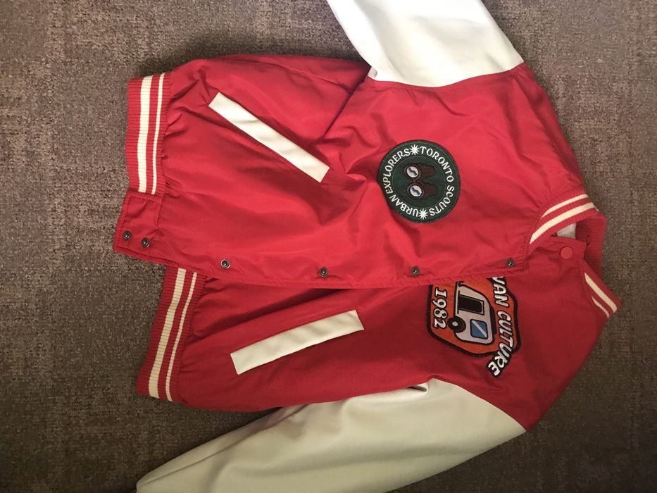 Vand 2 geci si 1 bluza pentru copii