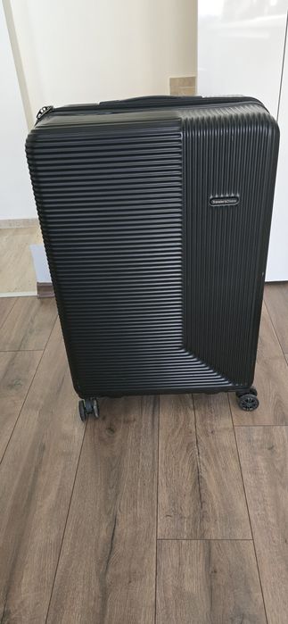 Голям пластмасов куфар