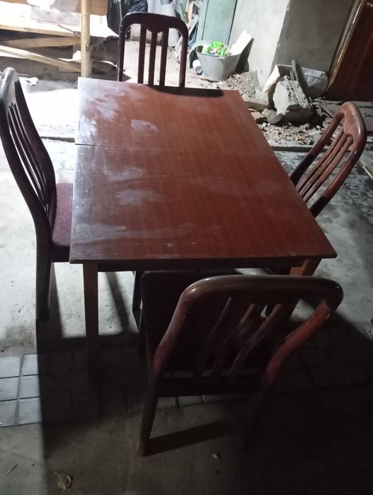 Полированный стол и 4 стула, Сото советских времён цена за всё
