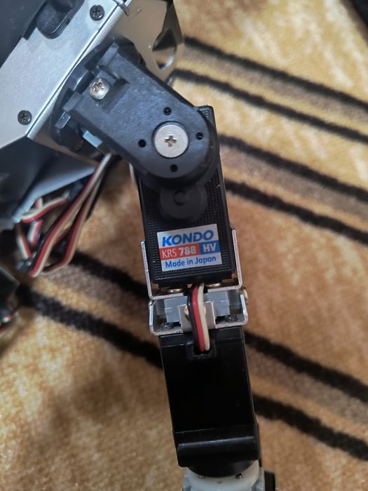 Хуманоиден робот Robi.Програмируем робот.Роботика