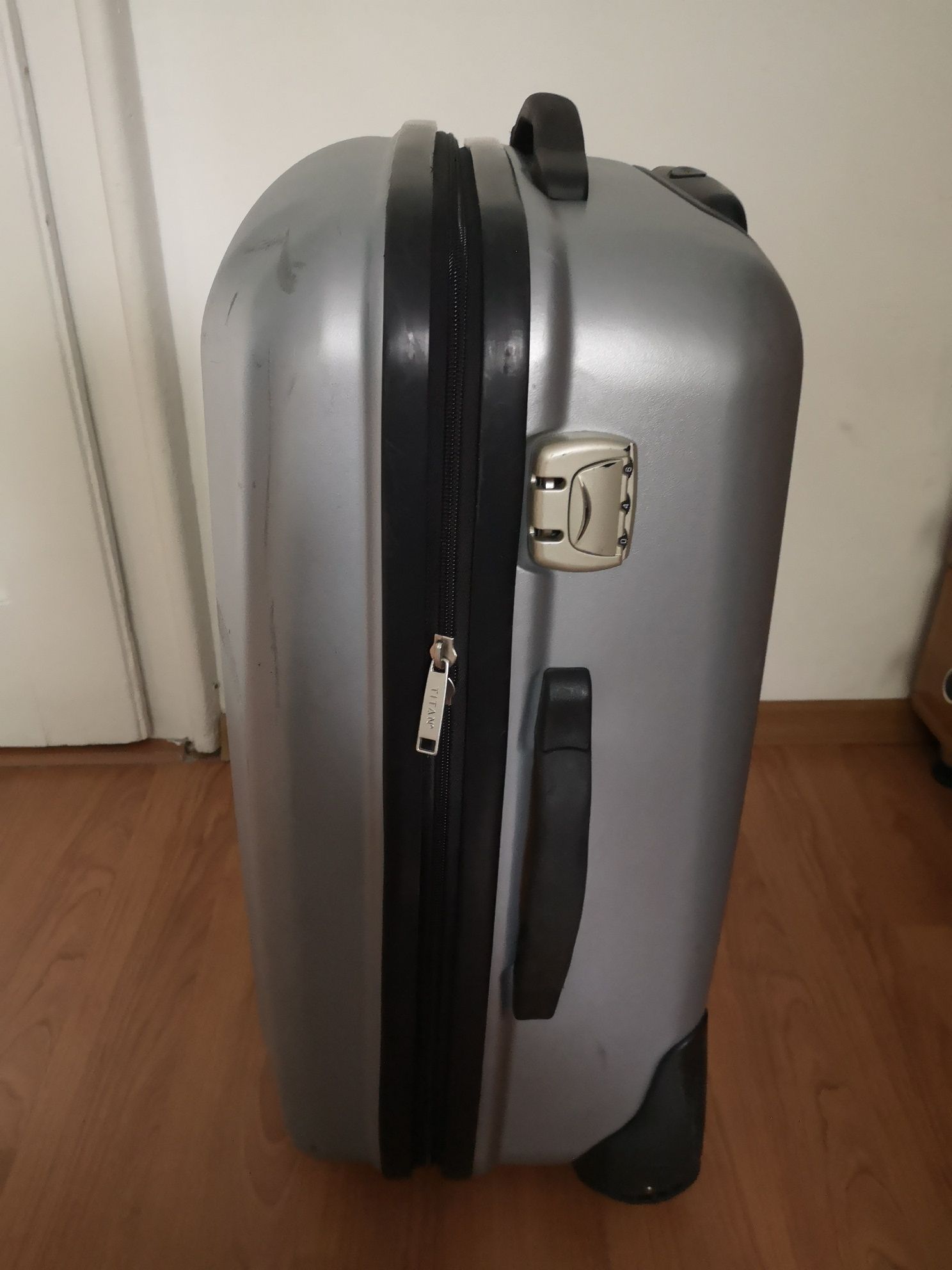 Продавам куфар употребяван