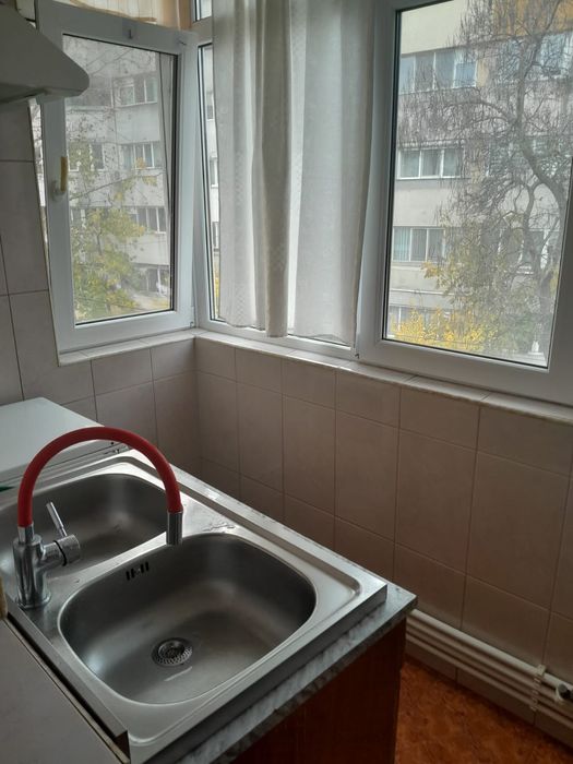 Vând apartament 3 camere Str. Podgoriilor