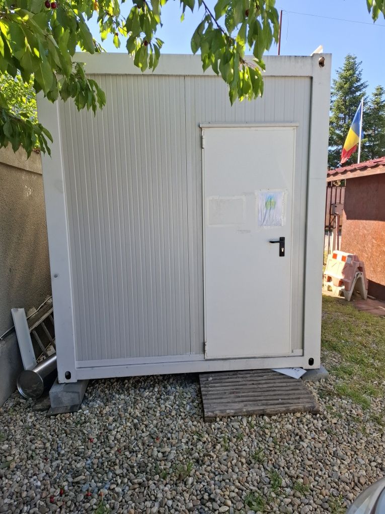 Container izolat