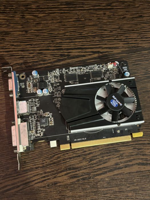 R7 240 2GB with boost placa video