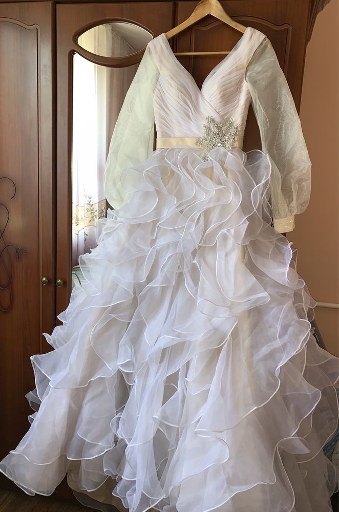 Платье ( свадебное)