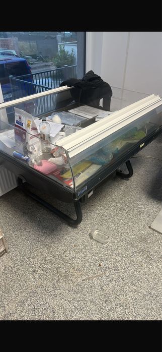 vitrina perdea aer  / vitrina mezeluri