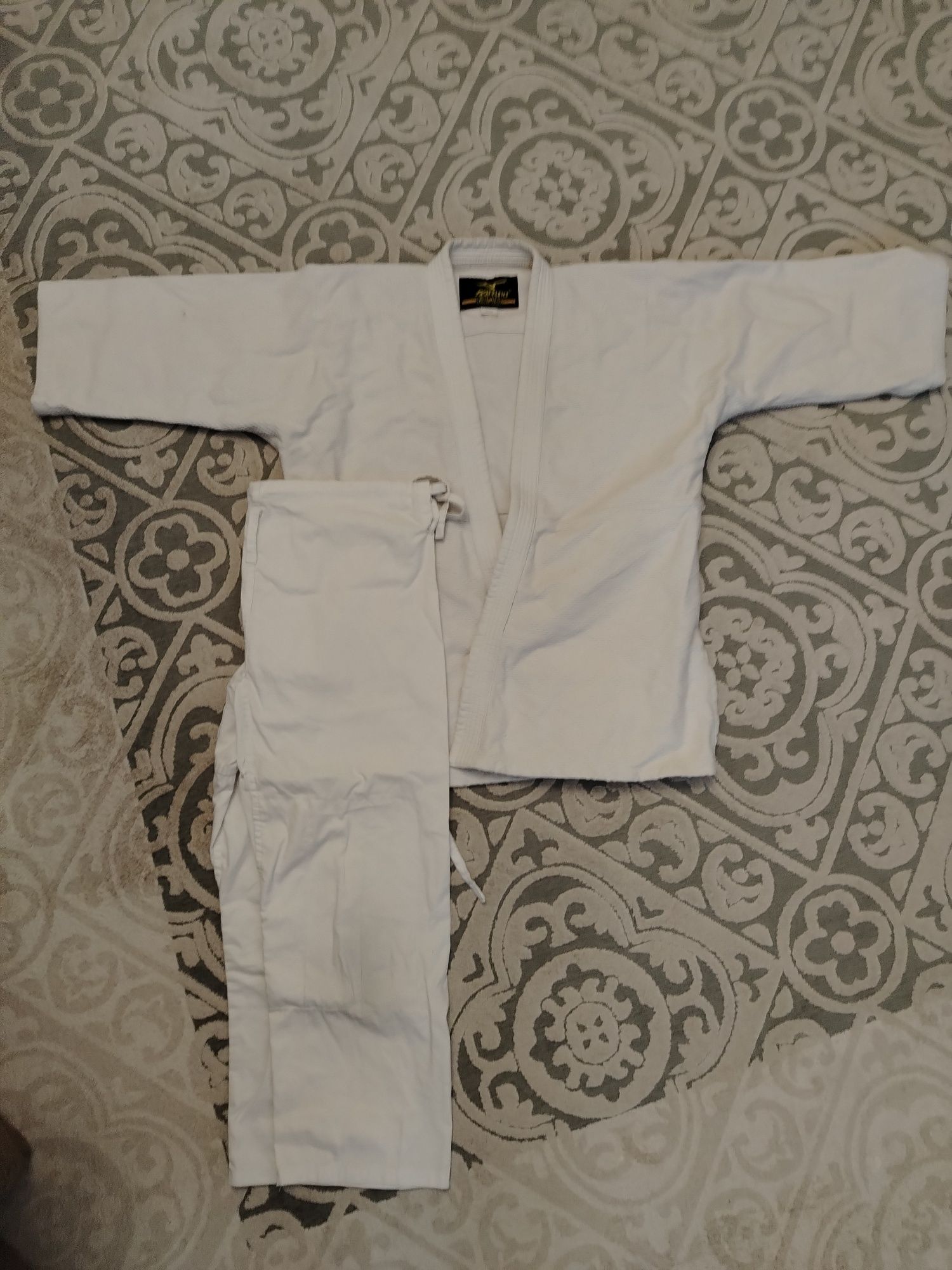 Продам кимоно для дзюдо (куртка, брюки) кимоно для дзюдо. Рост 160 см.