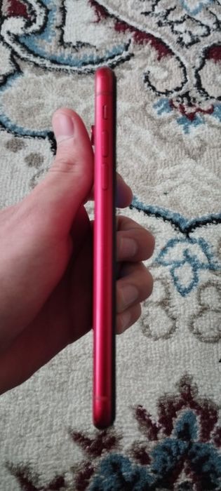 Iphone XR qizil rangi