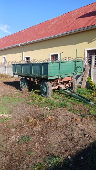 De vânzare tractor utb 650 cu plug și remorcă rm2