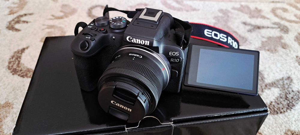 Canon EOS R10 -отлично състояние