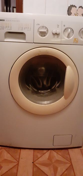 Стиральная  машинка Zanussi Aquacucle 800