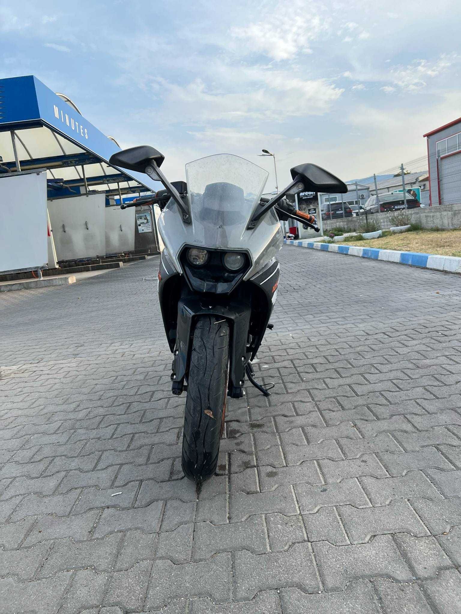 Продава се KTM RC 125 в Перфектно Състояние ABS