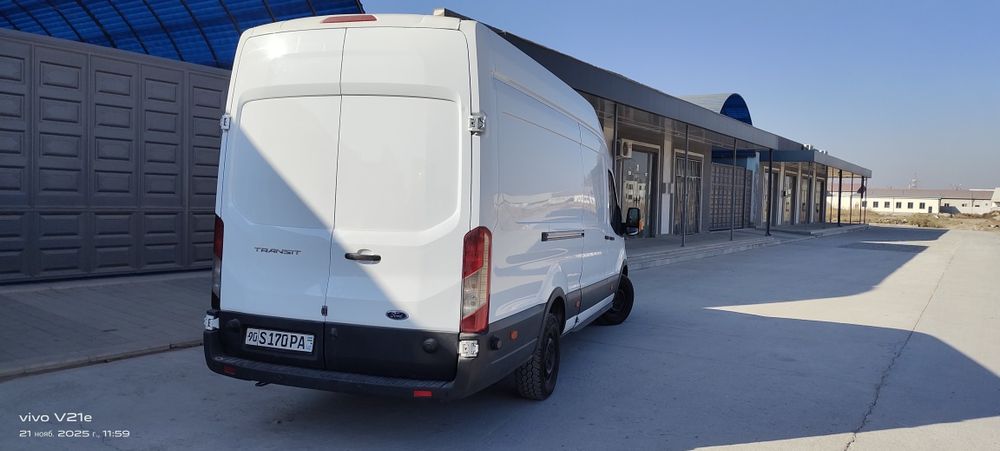 Ford mashinasi sotiladi