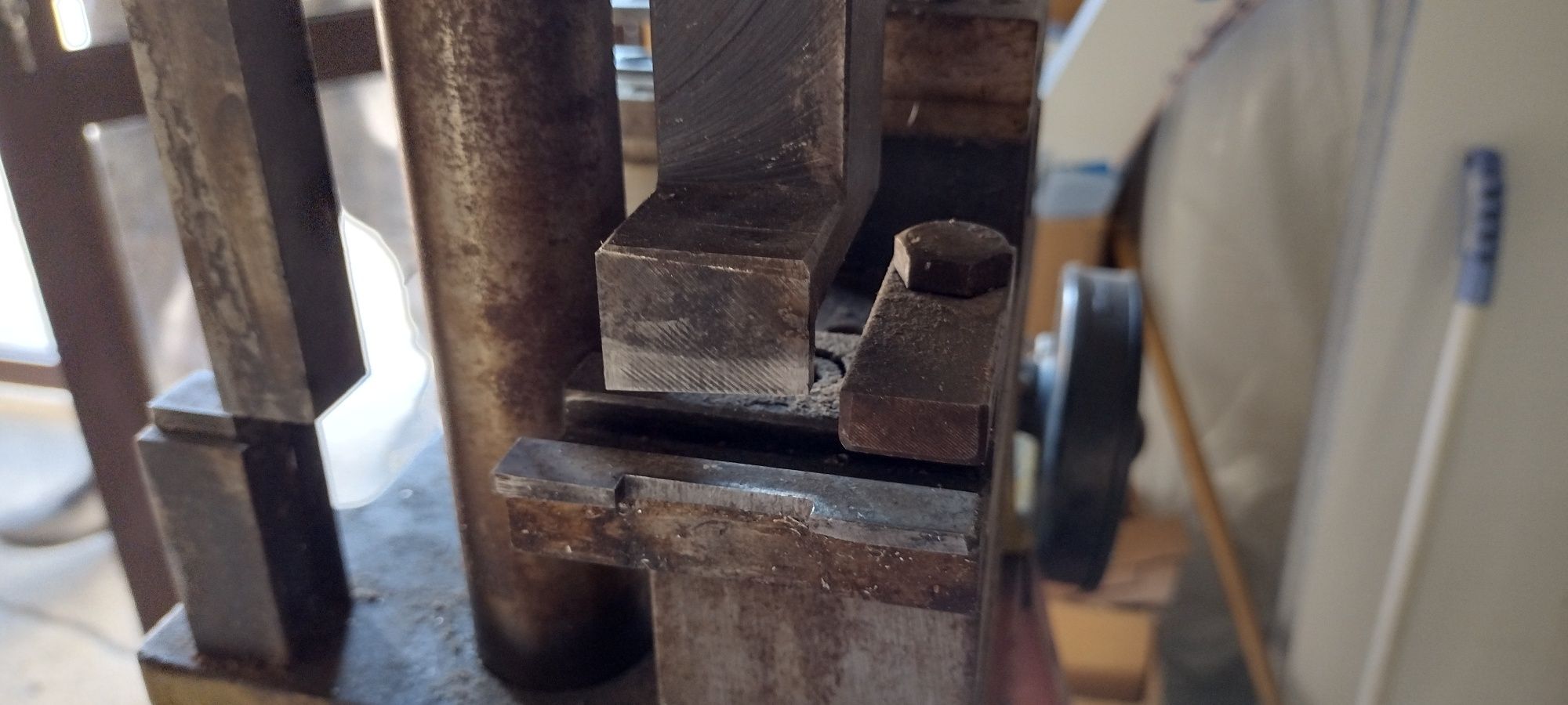Механична преса за алуминиева дограма