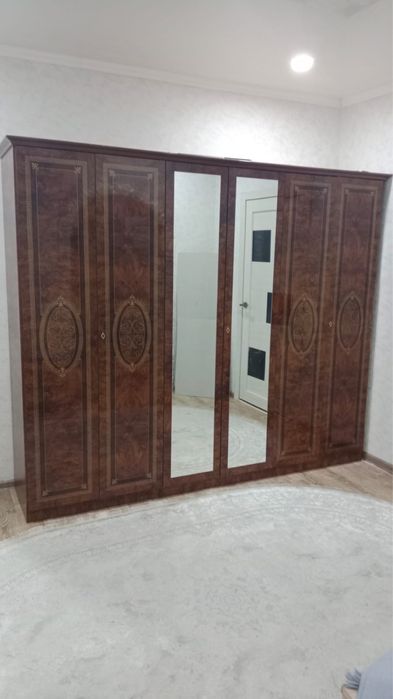 Итальянский шкаф из дорогого материала