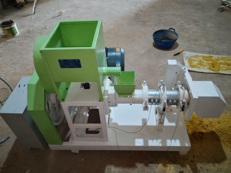 Продаётся экструдер кормовай