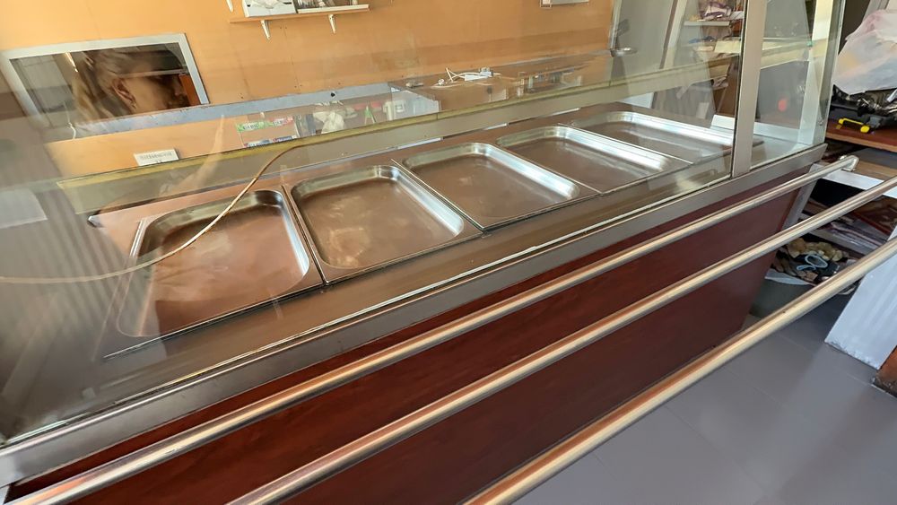 Топла витрина на ток