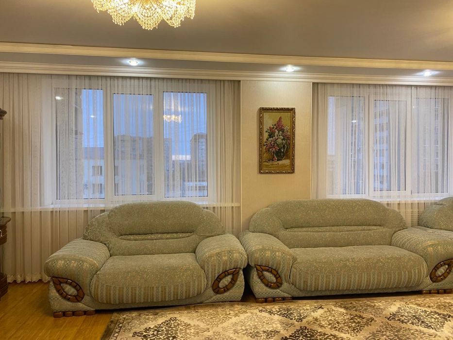 Продается диван для гостиной, кухнии, прихожей. Размеры разные