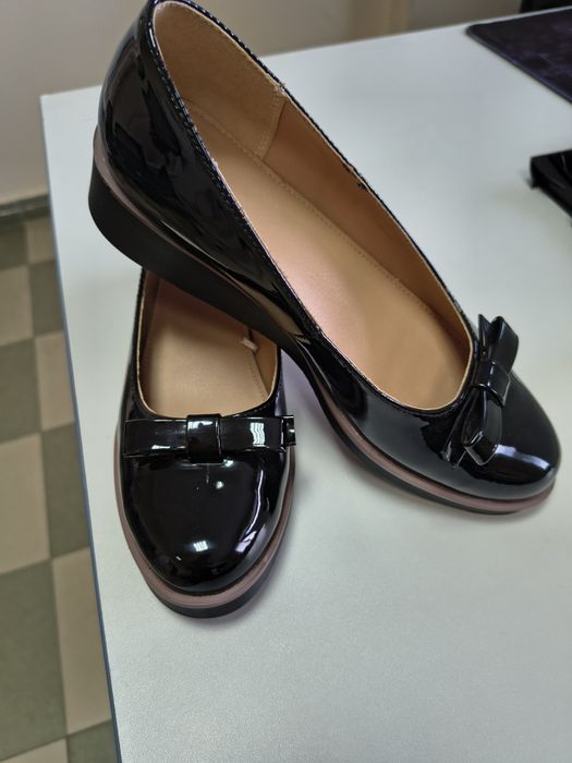 Дамски обувки черен лак 38