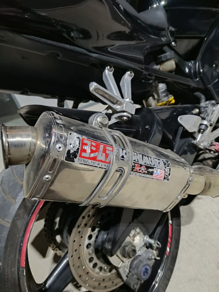 Yamaha R1 2001 года