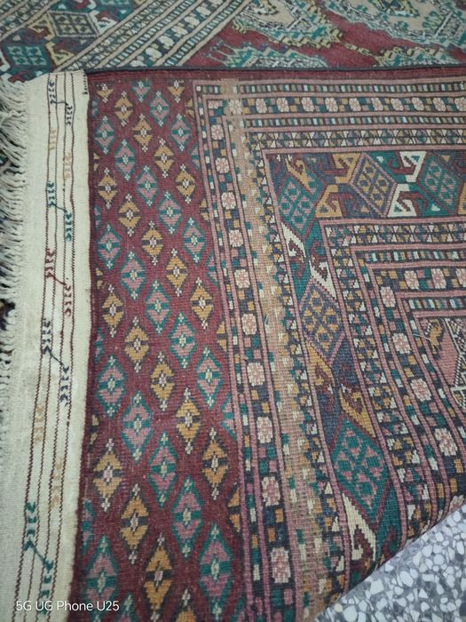 Ръчно тъкан килим