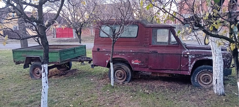 Vând Aro cu remorca