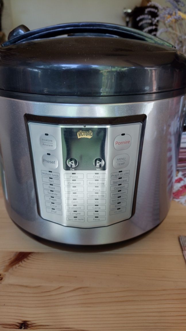 Vând multi cooker