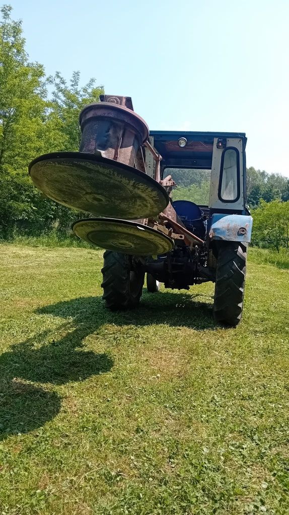 Vând tractor de 55