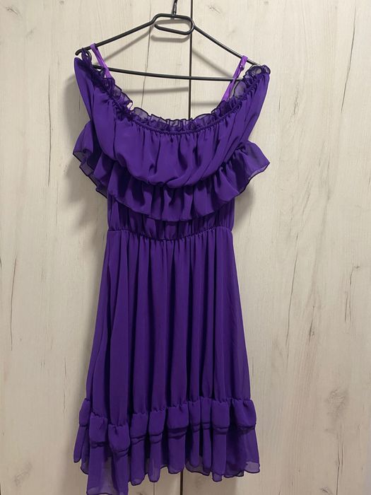 Schimb sau Vând urmatoarele rochite