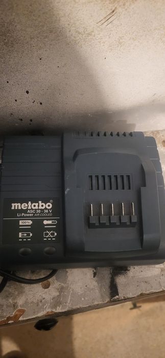 Masina de gaurit si isurubat cu acumulator si incarcator MetaboSB 18L,
