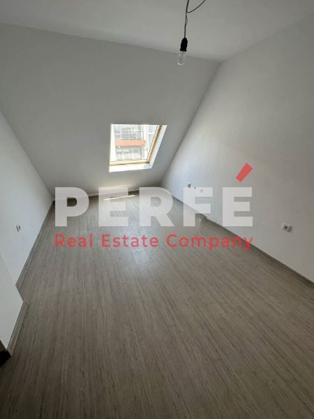 Продава се Двустаен апартамент в Бургас, Меден рудник - зона Б - 54 кв.м за 963 €/кв.м - Снимка #2