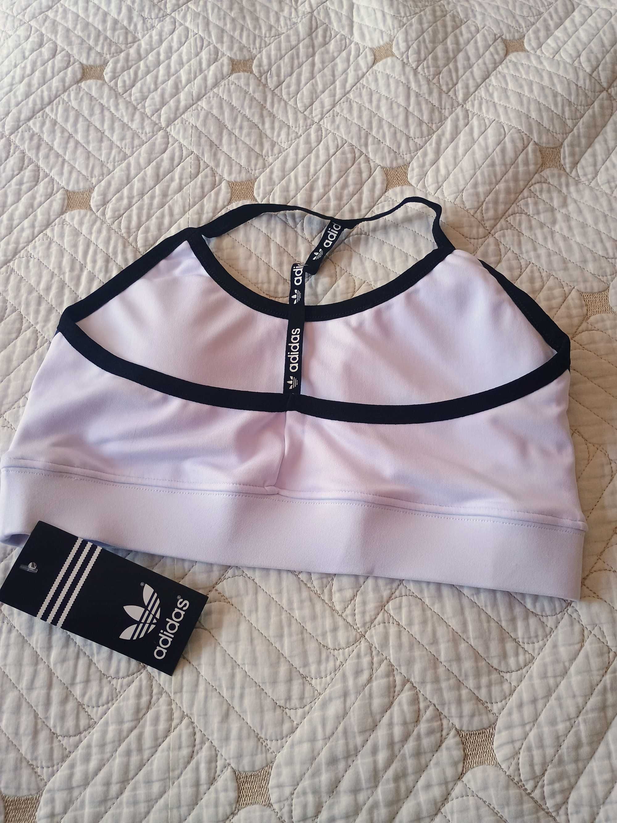 Дамски спортен екип на Adidas