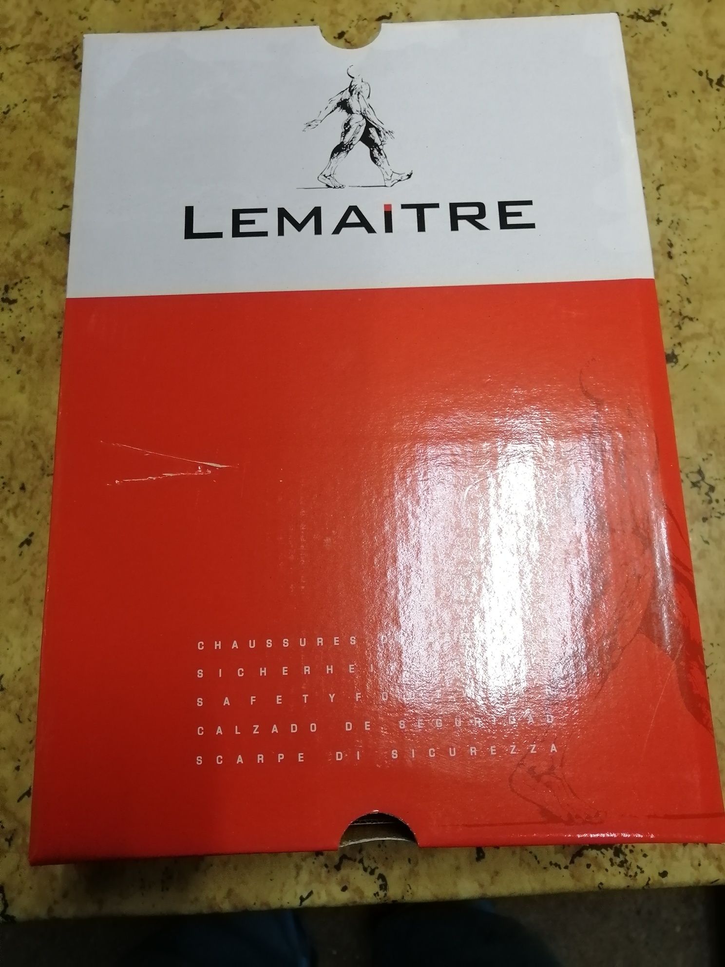Продавам обувки LEMAITRE