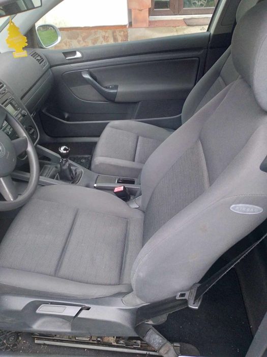 Vând golf 5 1.9 tdi