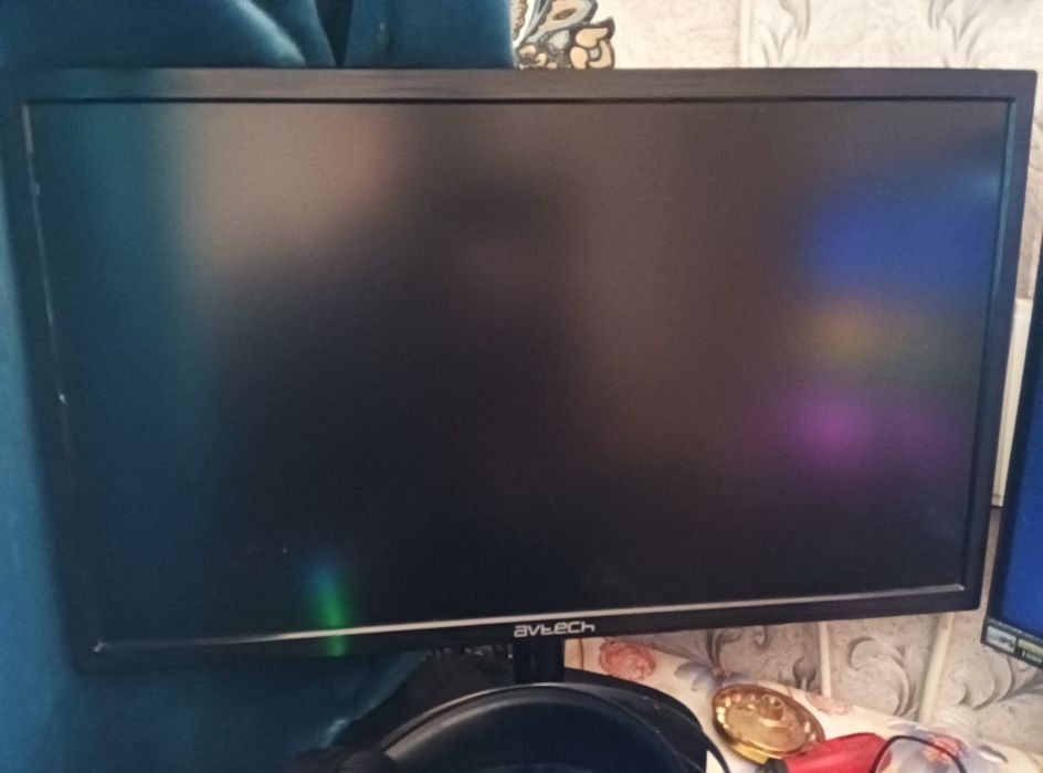 Monitor 22d AVTECH srochno arzon narxda
