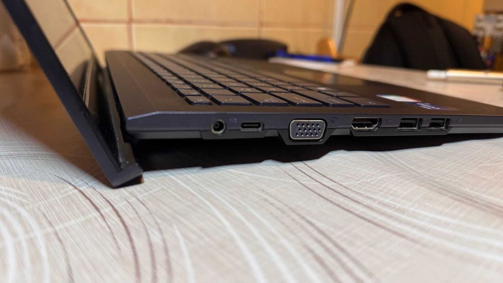 Laptop Asus Expertbook core I7, 24 gb ram, 512 ssd M.2