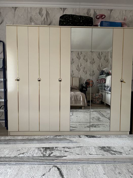 Продам мебель шкаф и комод