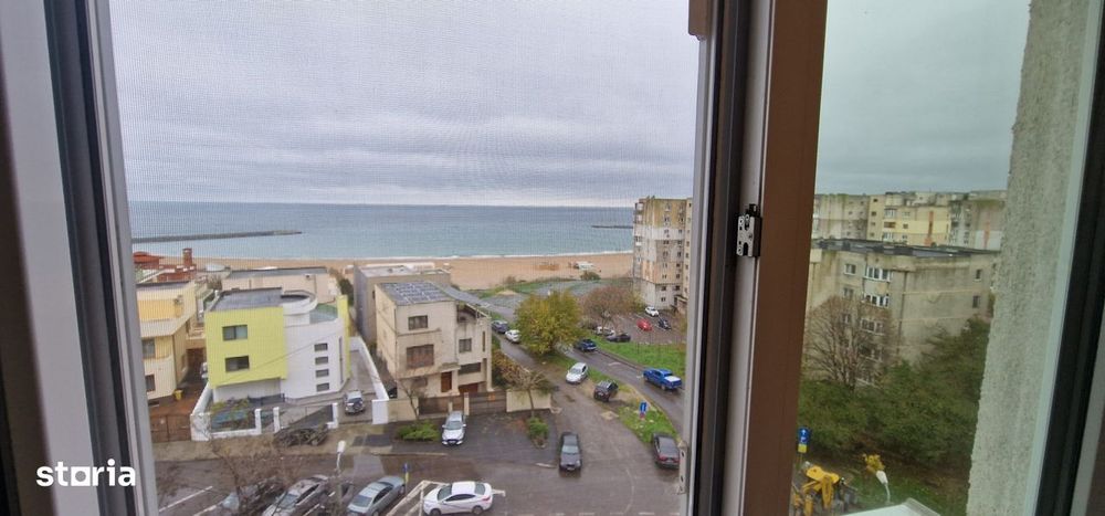 Vedere frontal la mare, 3 camere decomandate.