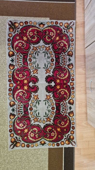 Продавам 3 броя фъкани килими за стена