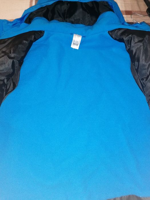 Vând geaca H&M și  Wedze  pt băieți