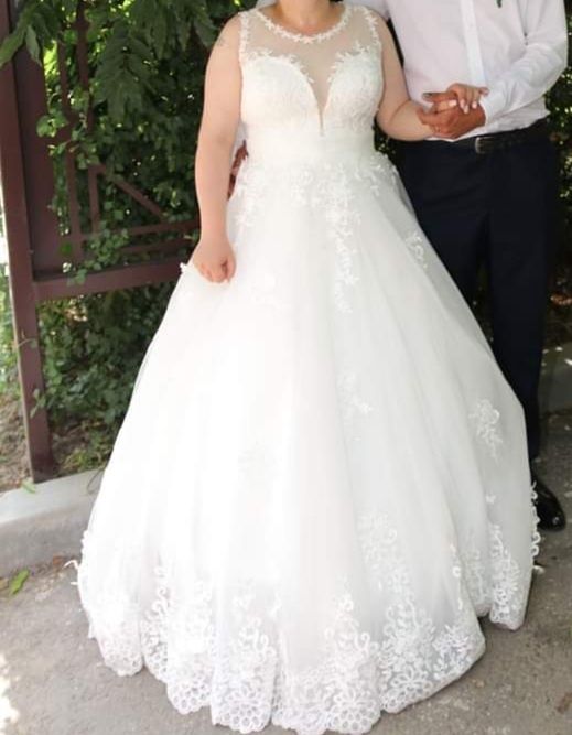 Rochie mireasa purtata odata  5-6 ore