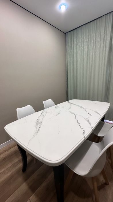Продам обеденный стол + 4 стула