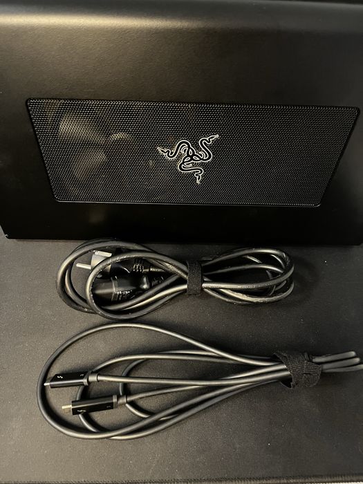 Razer Core X – eGPU кутия с 600W PSU + Thunderbolt 3 кабел
