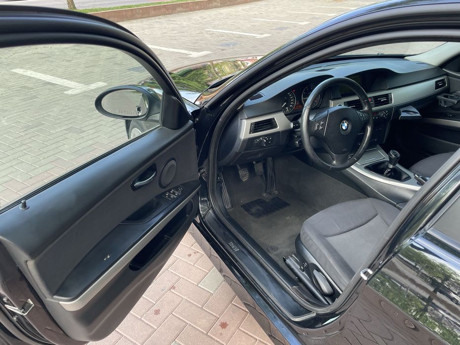 Bmw 318 i e90 benzina navigatie mare, scaune incalzite
