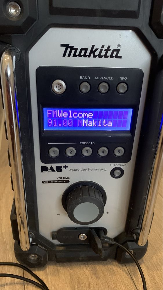 Makita DMR105 строително радио тонколона