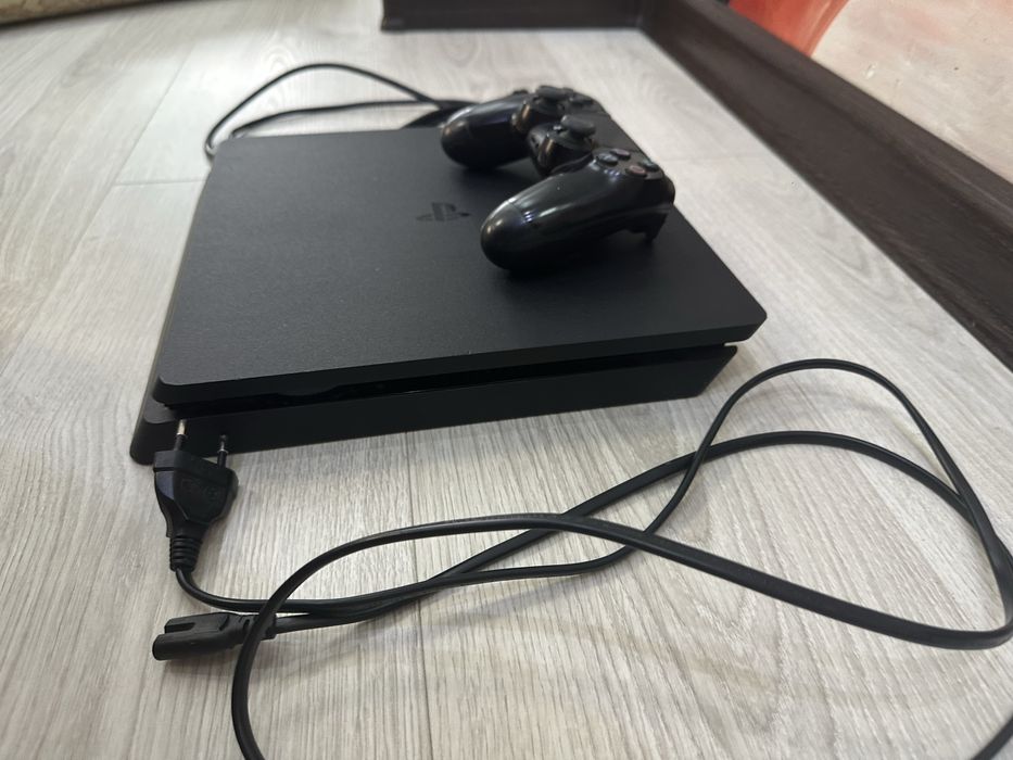PlayStation 4 Slim 1TB — отличное состояние!