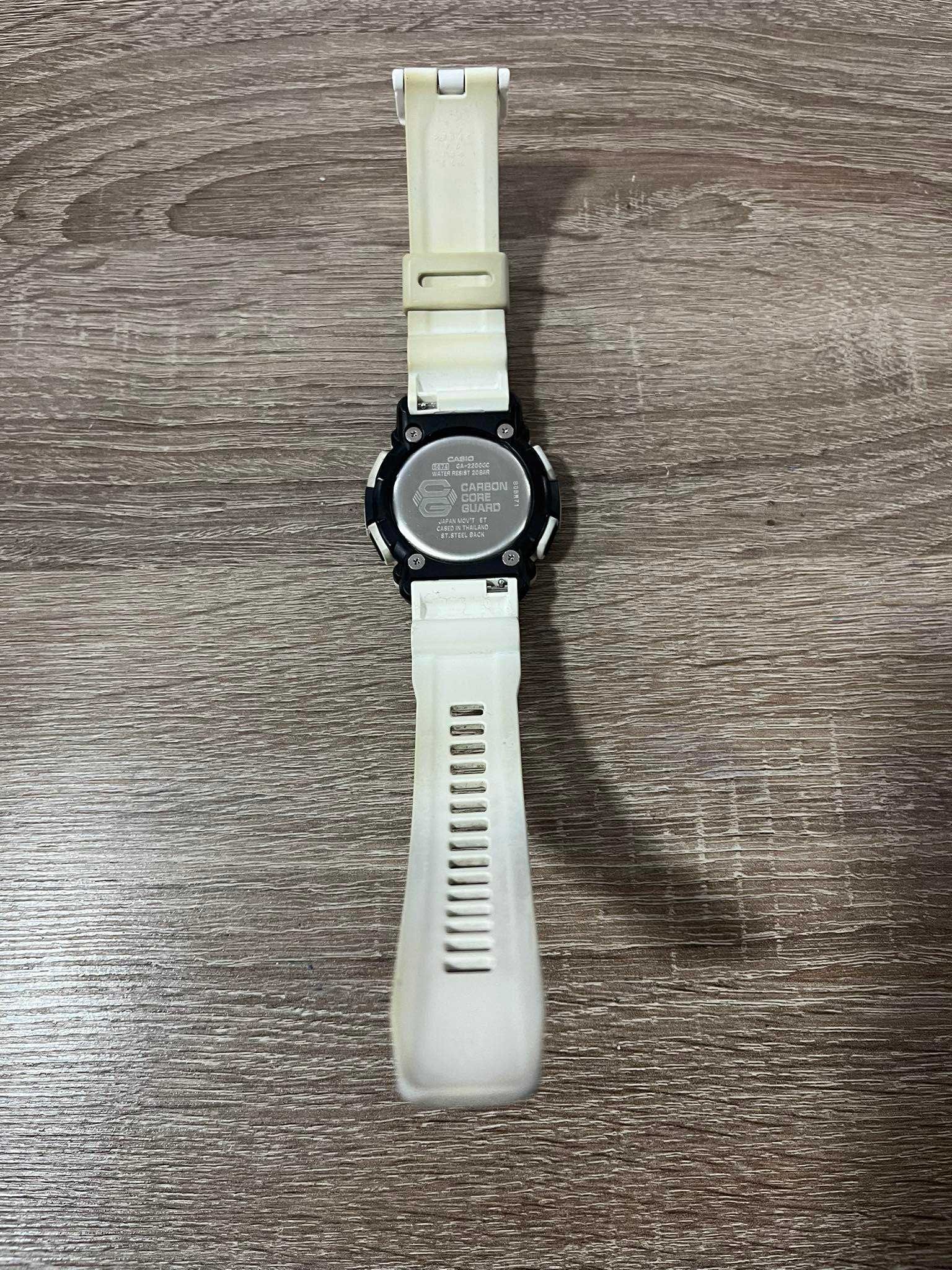 Часовник Casio G-SHOCK GA-2200GC-7AER