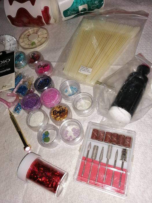 Produse unghii cu gel in valoare de 190 lei!