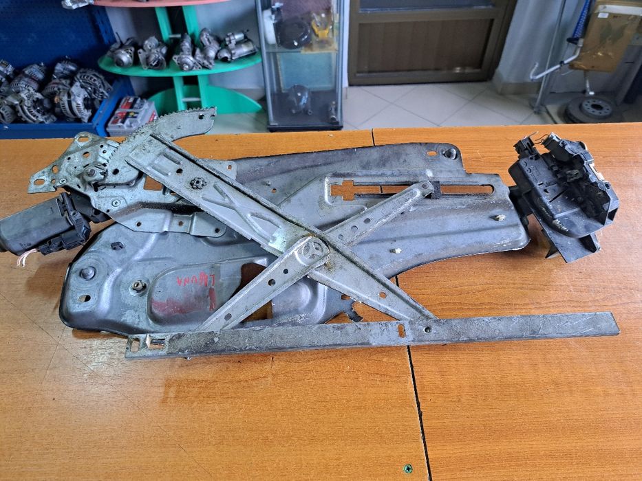 Macara electrica dreapta față Renault Laguna 1 1994-2001